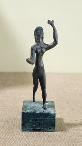 راقصة ، من Neuvy-en-Sullias ، Tene III (bronze)